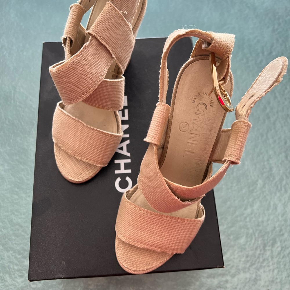 Chanel platforms size 35 1/2 in beige